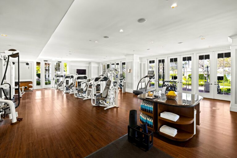A gym room with a lot of equipment.